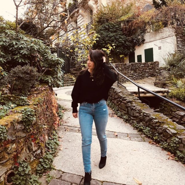 Ya basic! Ya blurry! Ya curvy ! Me likey !...